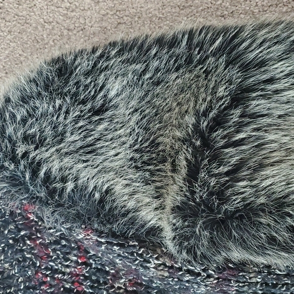 Faux fur jacket - Picture 3 of 3